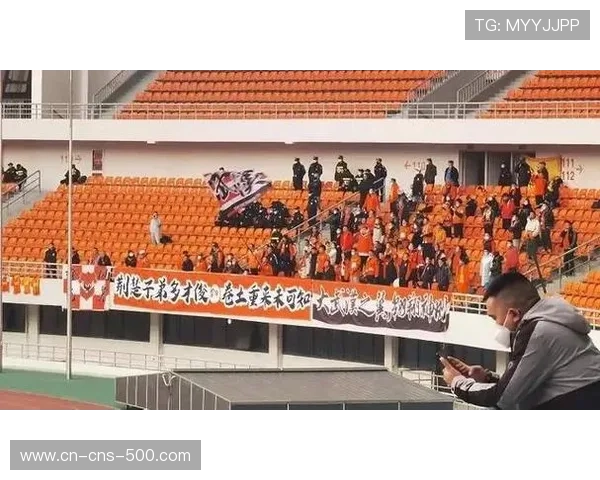 球迷对节礼日赛程缩水表达不满,呼吁尊重传统